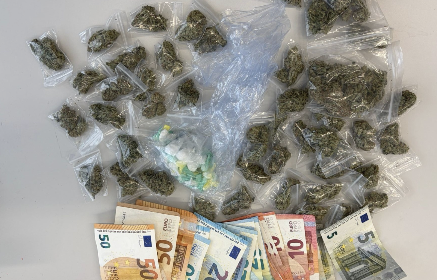 MARIJUANA E SOLDI San Giovanni Galermo, arrestati 3 giovani con droga