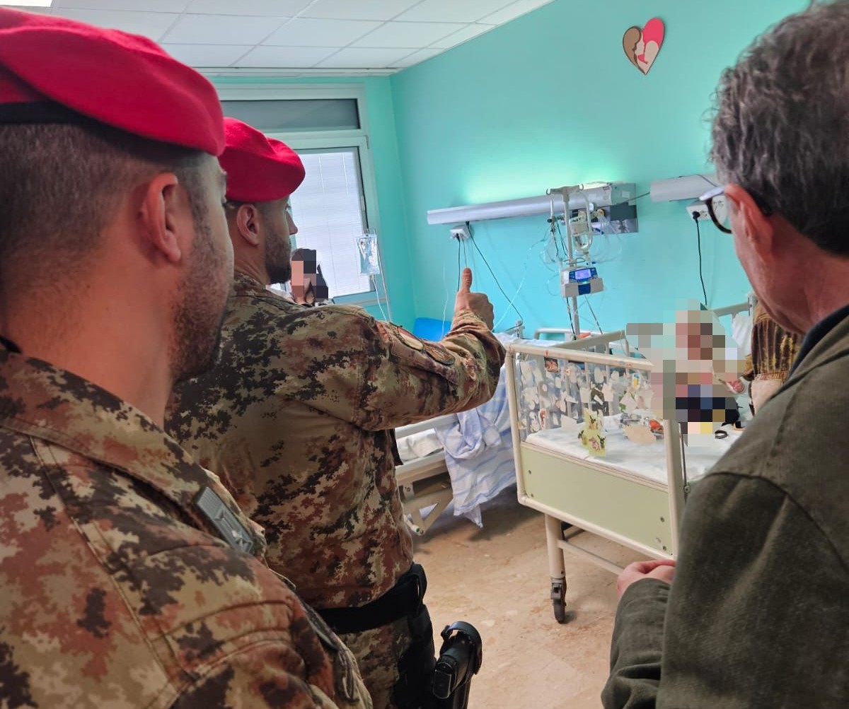 Carabinieri e ARNAS Garibaldi donano uova di Pasqua ai bambini