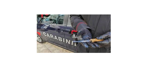 Paternò, denunciato giovane trovato con un coltello