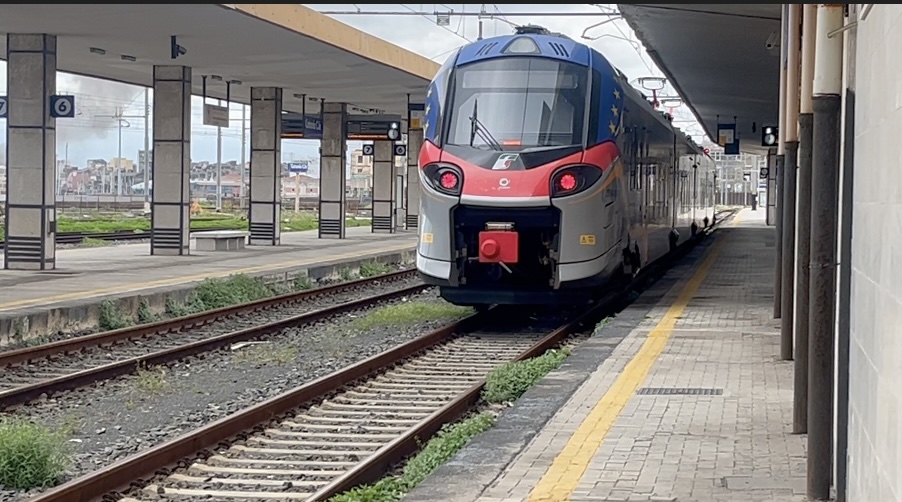 Screenshot Etna, transfer e treni speciali per i passeggeri dirottati