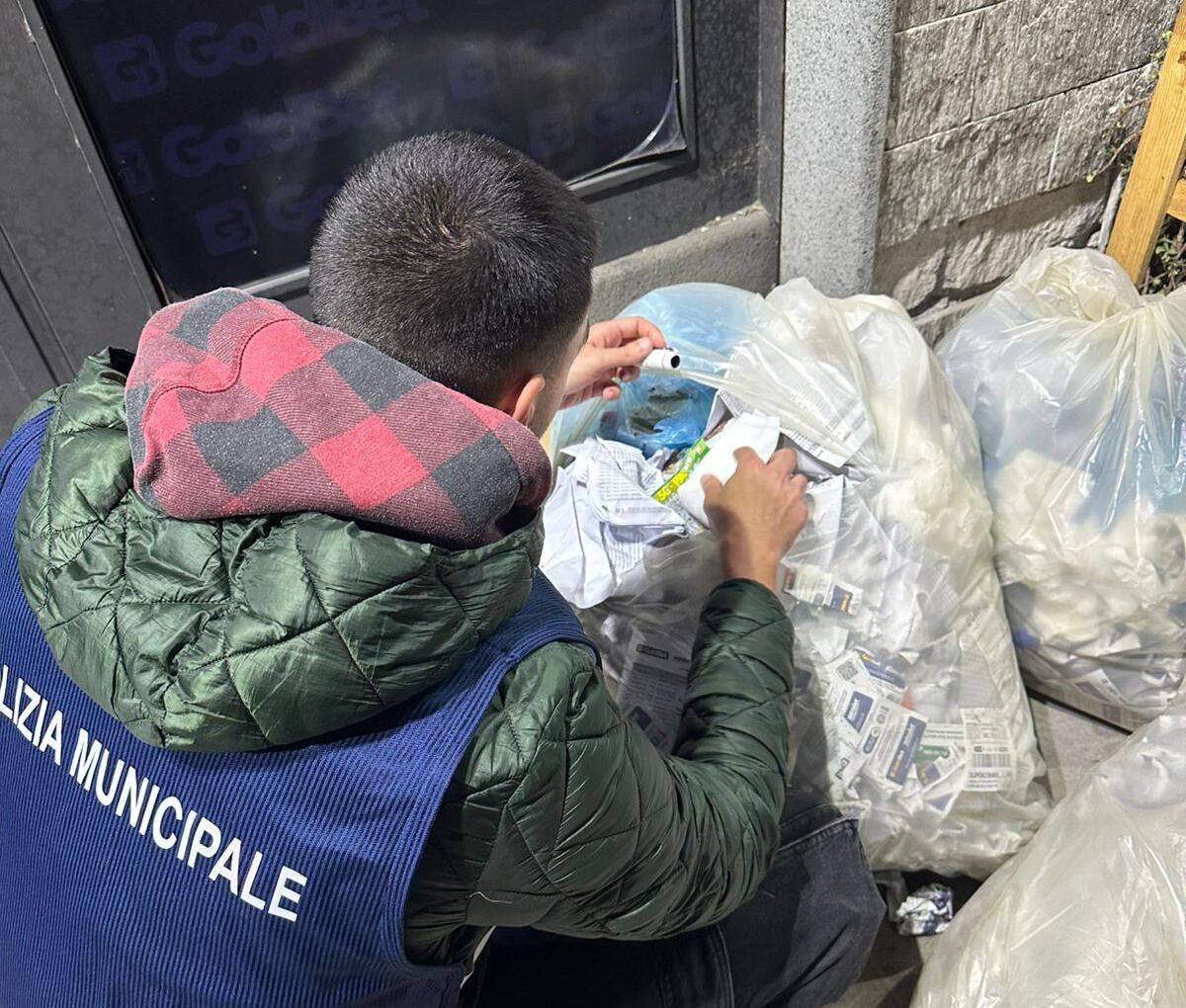 Blitz rifiuti al Centro, 143 sanzioni