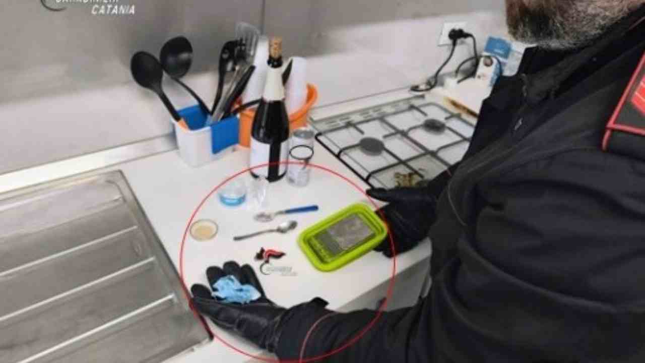 Lo riconoscono per strada e lo controllano: denunciato 20enne dai Carabinieri