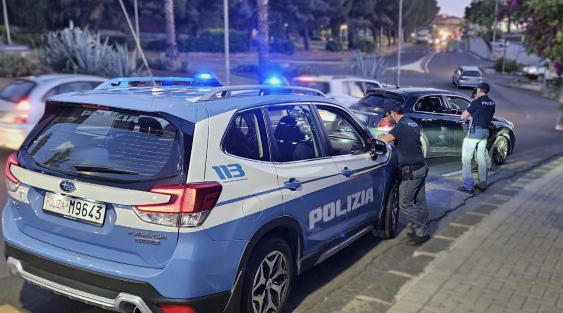 Controlli della Polizia identificate 220 persone Controlli della Polizia a Paternò, identificate 220 persone