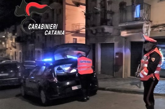 Motta Sant’Anastasia, arrestato un diciottenne con droga in auto
