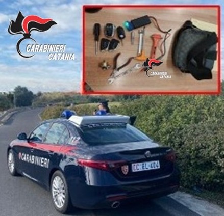 Belpasso, nascondeva strumenti per furti d’auto