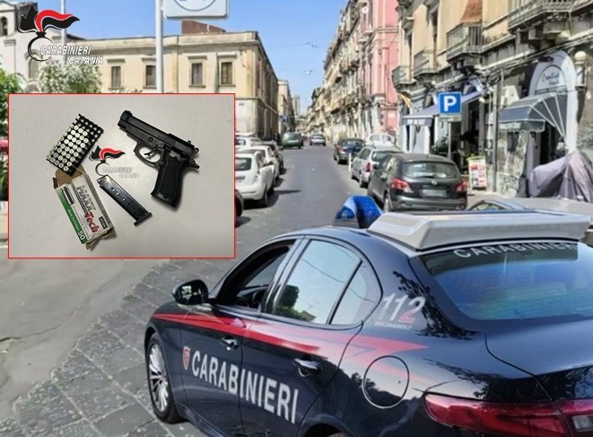 Foto città Uomo armato terrorizza il centro di Catania