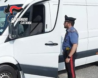 Inseguimento in centro Inseguimento in centro: arrestato 25enne con furgone rubato