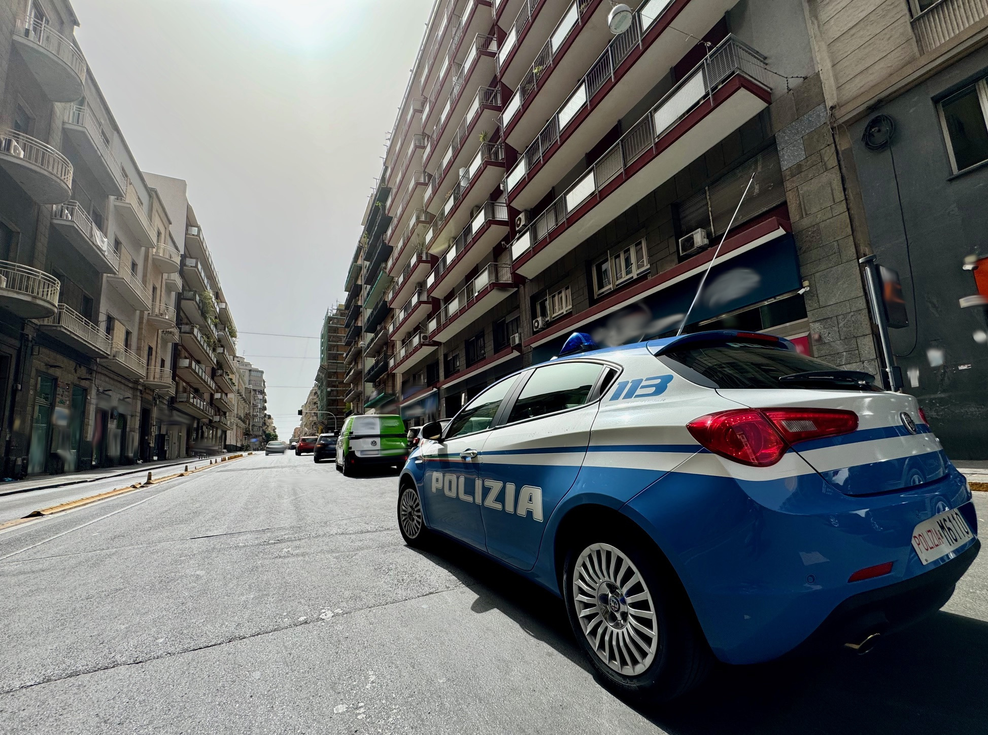 NON RESISTE AI CIOCCOLATINI E RUBA 18 CONFEZIONI DI PRODOTTI LADRA 35ENNE ARRESTATA DALLA POLIZIA DI STATO Ruba 100 confezioni di cioccolatini: arrestata 35enne
