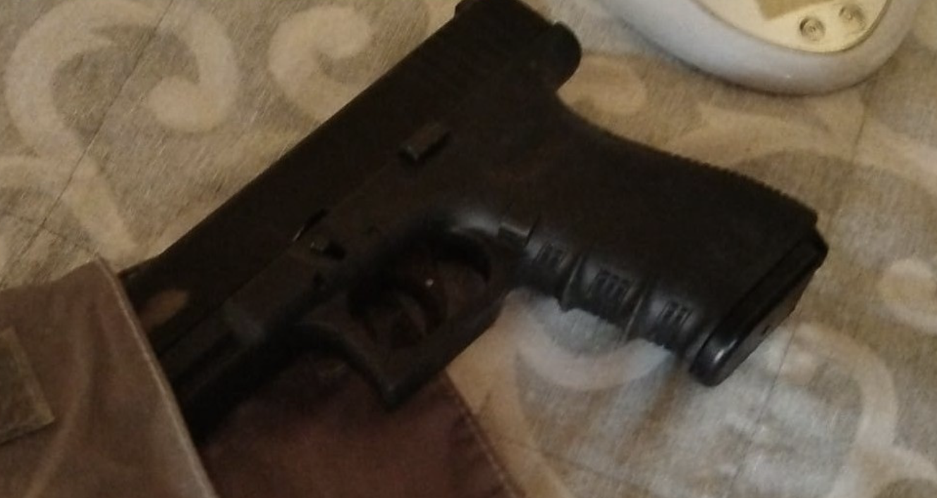 PISTOLA Droga nella friggitrice ad aria e pistola con silenziatore