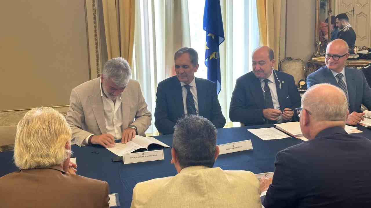 Sicurezza e Movida: Aci Castello firma il Nuovo Protocollo in Prefettura