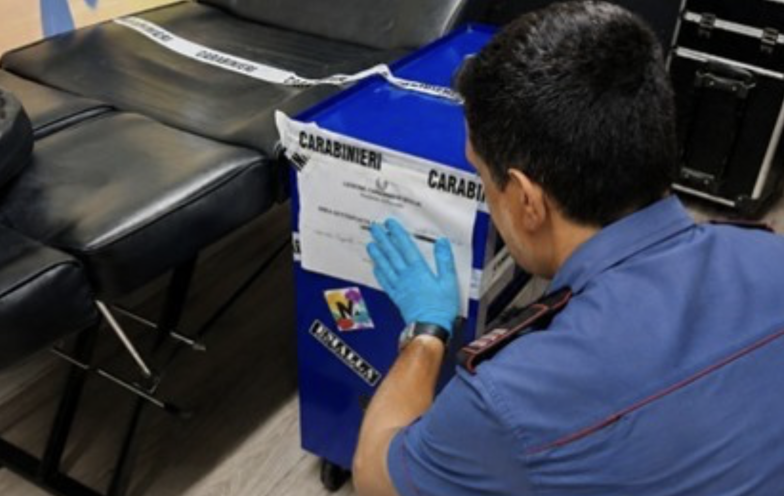 Riposto, studio di tatuaggi abusivi e droga nel locale Riposto, studio di tatuaggi abusivi e droga nel locale