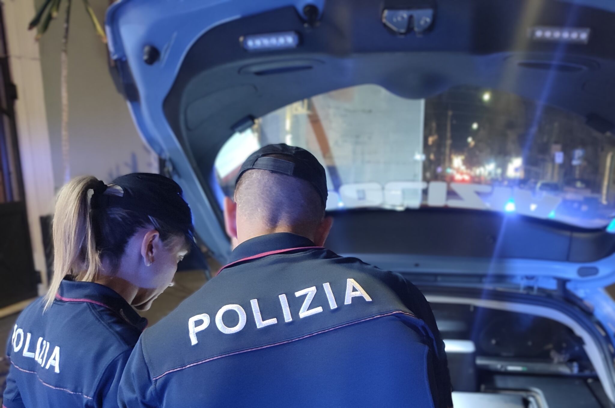 Ruba un condizionatore in piena notte