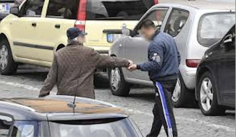 Polizia Locale becca 16 posteggiatori abusivi