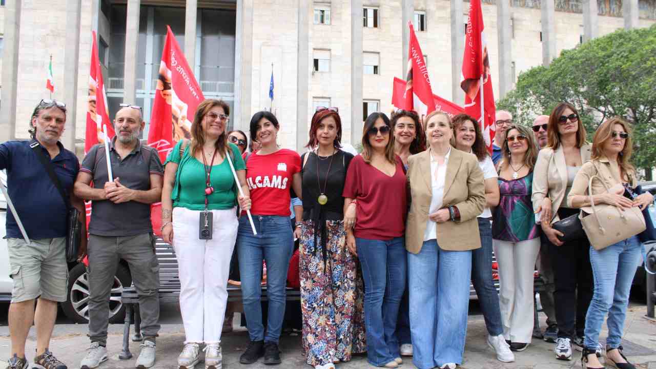 Fonici e trascrittori forensi in sciopero: sit-in davanti al Tribunale di Catania