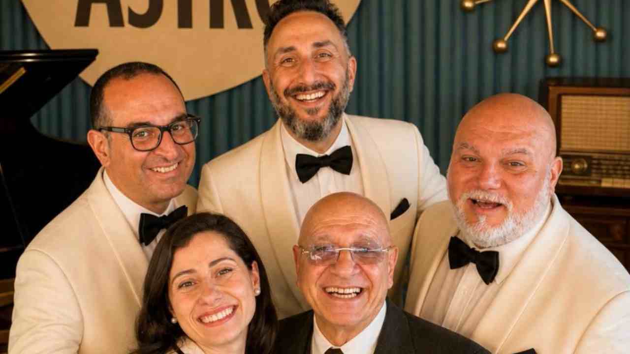 Swing musical – 20260518 FreePressOnline “Salvaci, Swing”: il musical per tornare a sognare e fare del bene