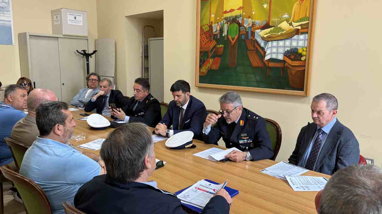 Vademecum Polizia locale Catania – 20260518 FreePressOnline Polizia Locale, un vademecum per agevolare i pubblici esercizi a mettersi in regola