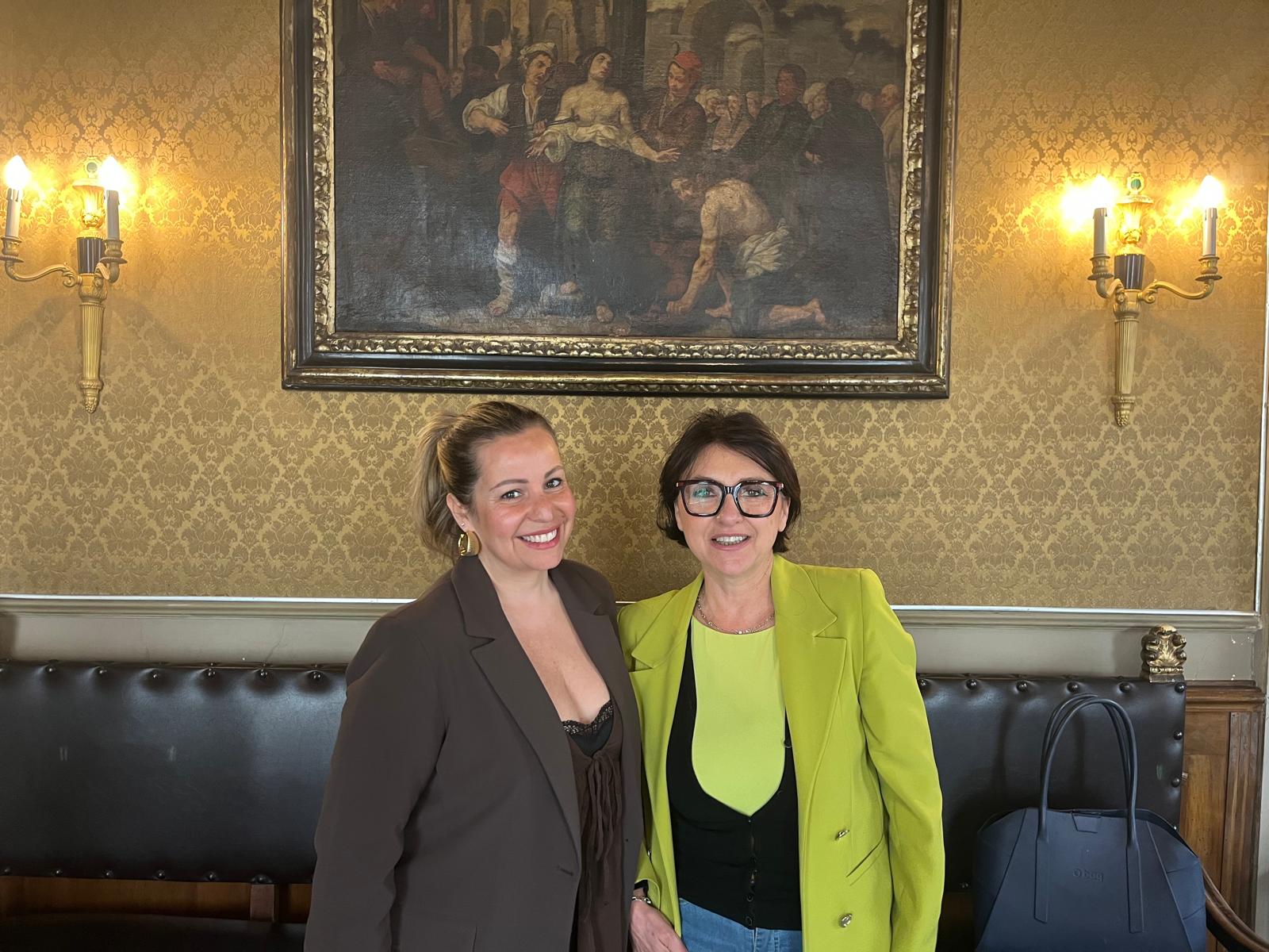 a sx assessore Lombardo a destra avvocato Cipolla Tutela animali, Gaetana Cipolla nominata consulente del Comune