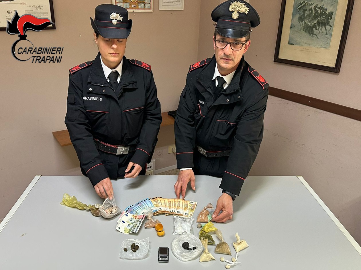droga a santa ninfa Droga e contanti in casa, arrestata coppia per spaccio