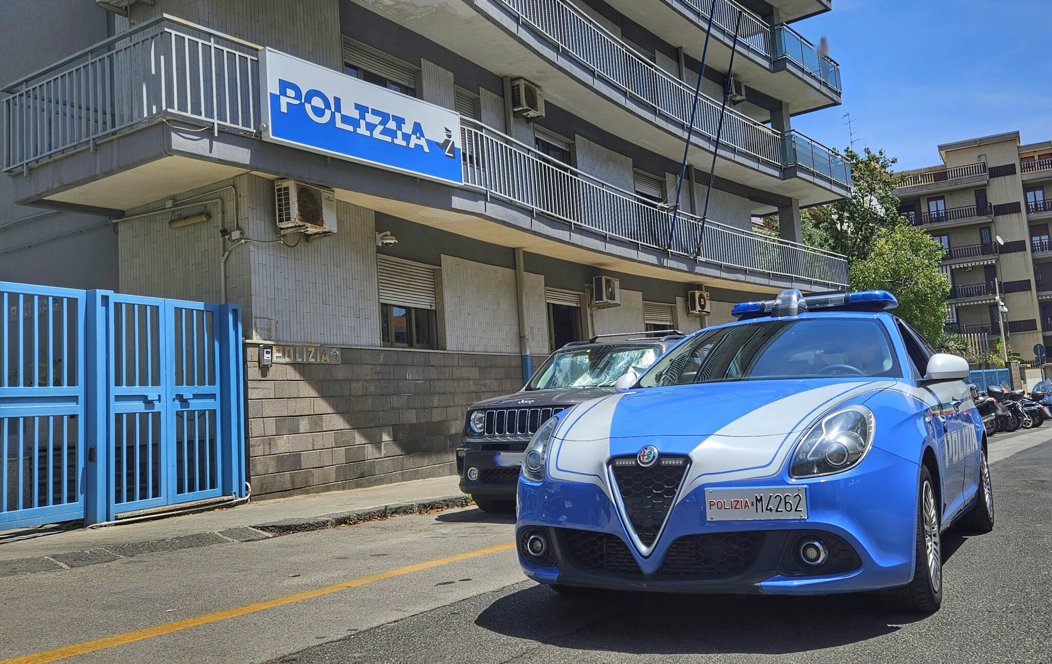 AGGREDISCE, PERSEGUITA E MINACCIA L’EX 25ENNE DENUNCIATO DALLA POLIZIA DI STATO Molesta l’ex e le strappa il telefono: denunciato