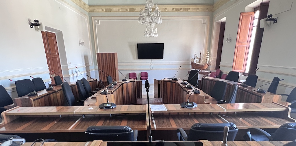 Aula consiliare Riposto Riposto, 77 mila euro per la nuova aula tecologica