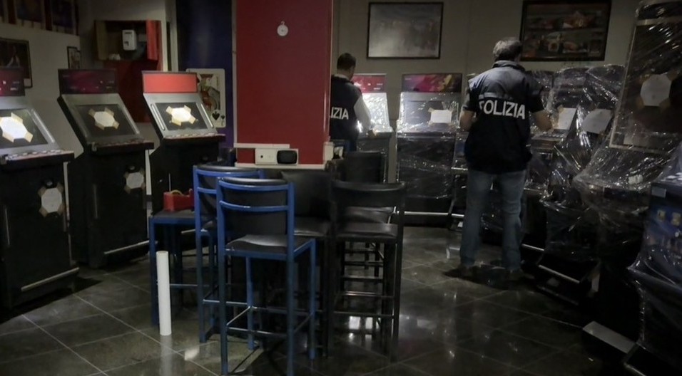 Screenshot Gioco illegale in un circolo privato, sequestrate 14 apparecchi