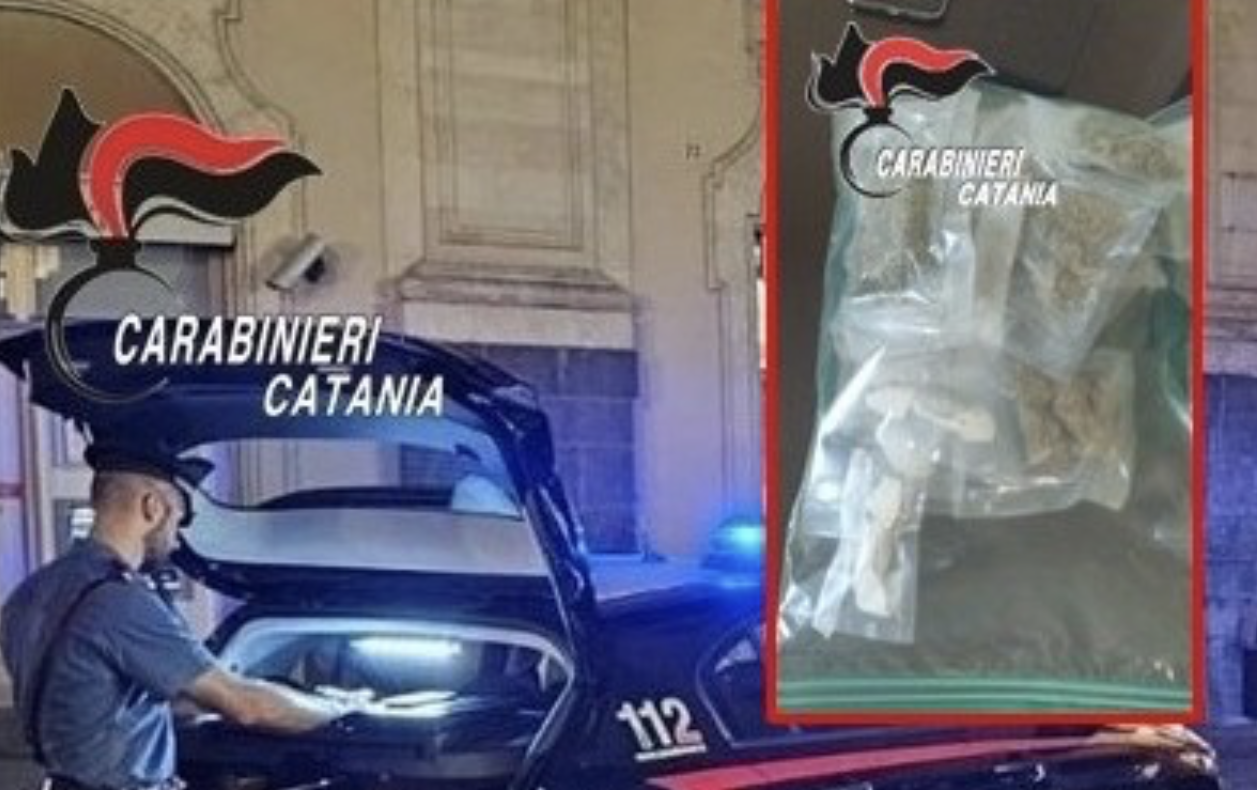 Catania, sorpreso mentre cede droga: arrestato 22enne