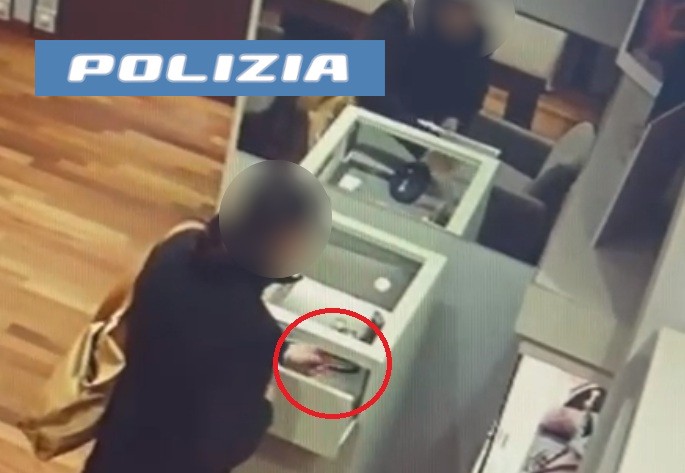 FURTI IN 2 GIOIELLIERIE DA 10.000 EURO LADRA DI GIOIELLI INDIVIDUATA DALLA POLIZIA DI STATO 1 Catania, ruba gioielli per oltre 10 mila euro in due gioiellerie