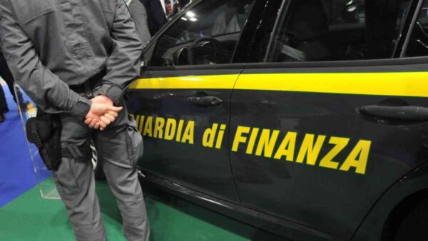 Finanziere infedele Finanziere infedele arrestato a Catania