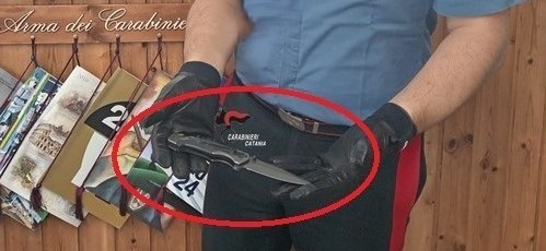 Foto Belpasso Belpasso, 14enne trovato con coltello a scatto
