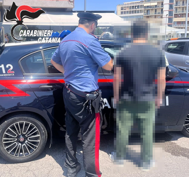 posteggiatore abusivo in piazza eurpa Parcheggiatore abusivo in piazza Europa