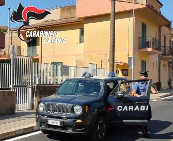 Foto Granieri (CT) Fugge dai Carabinieri durante un controllo