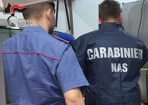 Irregolarità in una pasticceria a piedimonte etneo Piedimonte Etneo, irregolarità in una pasticceria