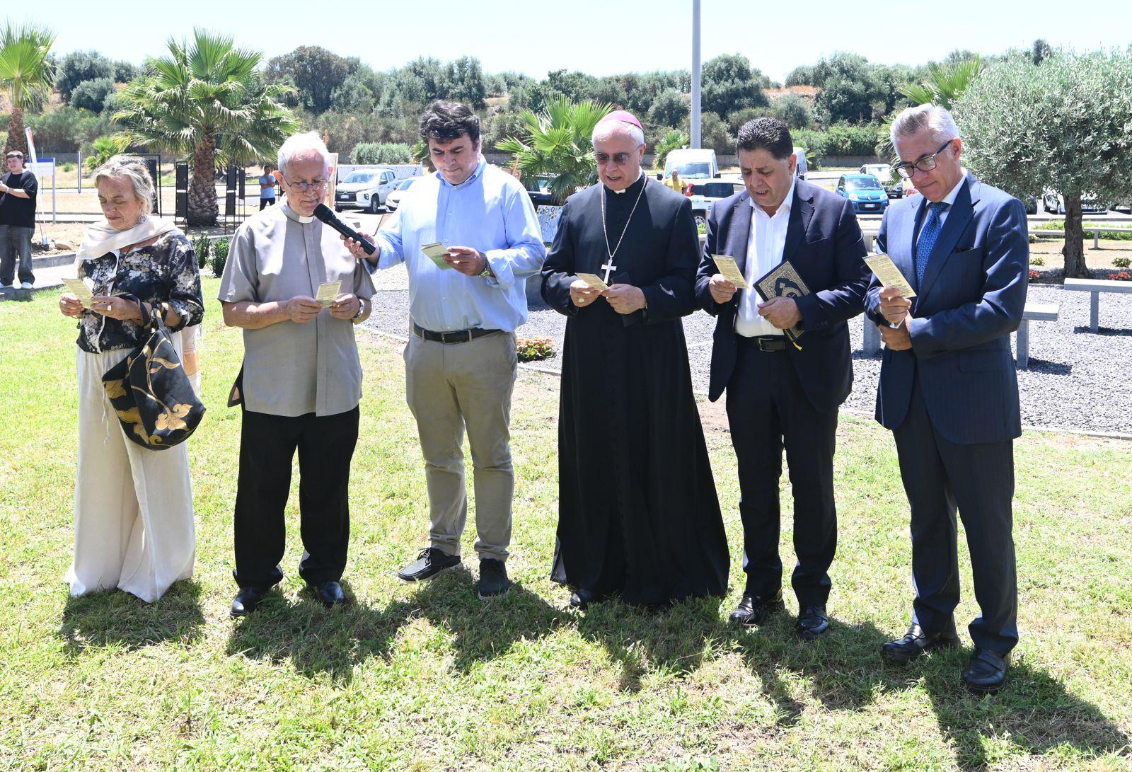 MOMENTO DI PREGHIERA GIARDINO DELLE FEDI San Marco, l’Arcivescovo Renna e l’Inam visitano i bambini