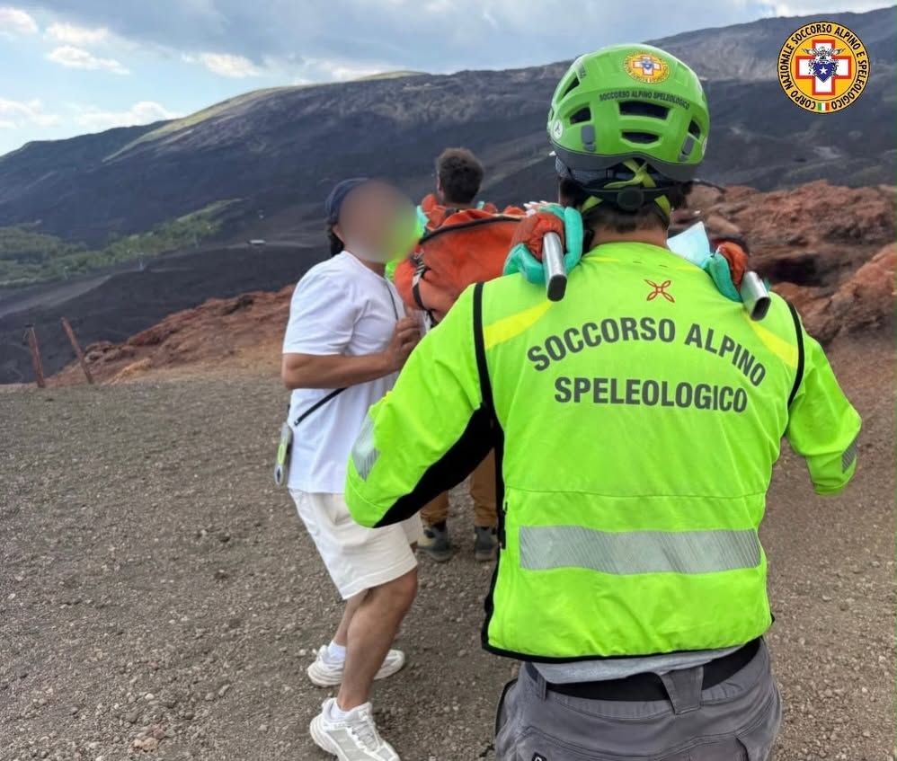 741592336_18185978686394196_7854266389100481437_n Etna, turista francese cade. Soccorso alpino subito in azione