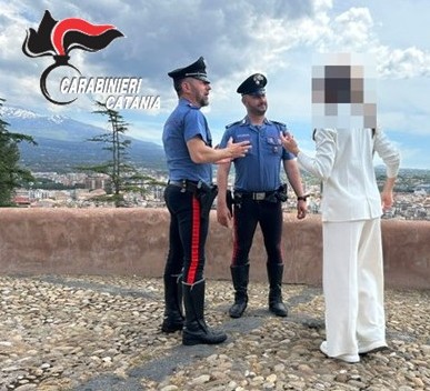 Aggredisce la moglie che vuole separarsi: arrestato