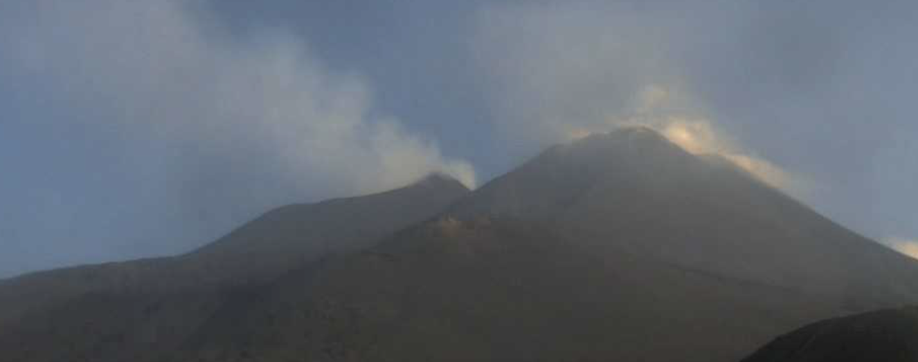 Etna, cessata l’attività stromboliana: allerta da rossa ad arancione