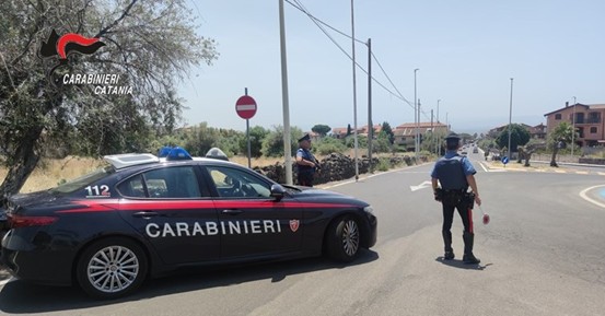 Bimbo solo in strada Santa Maria di Licodia (CT) Bimbo di 3 anni trovato solo in strada, denunciata la madre