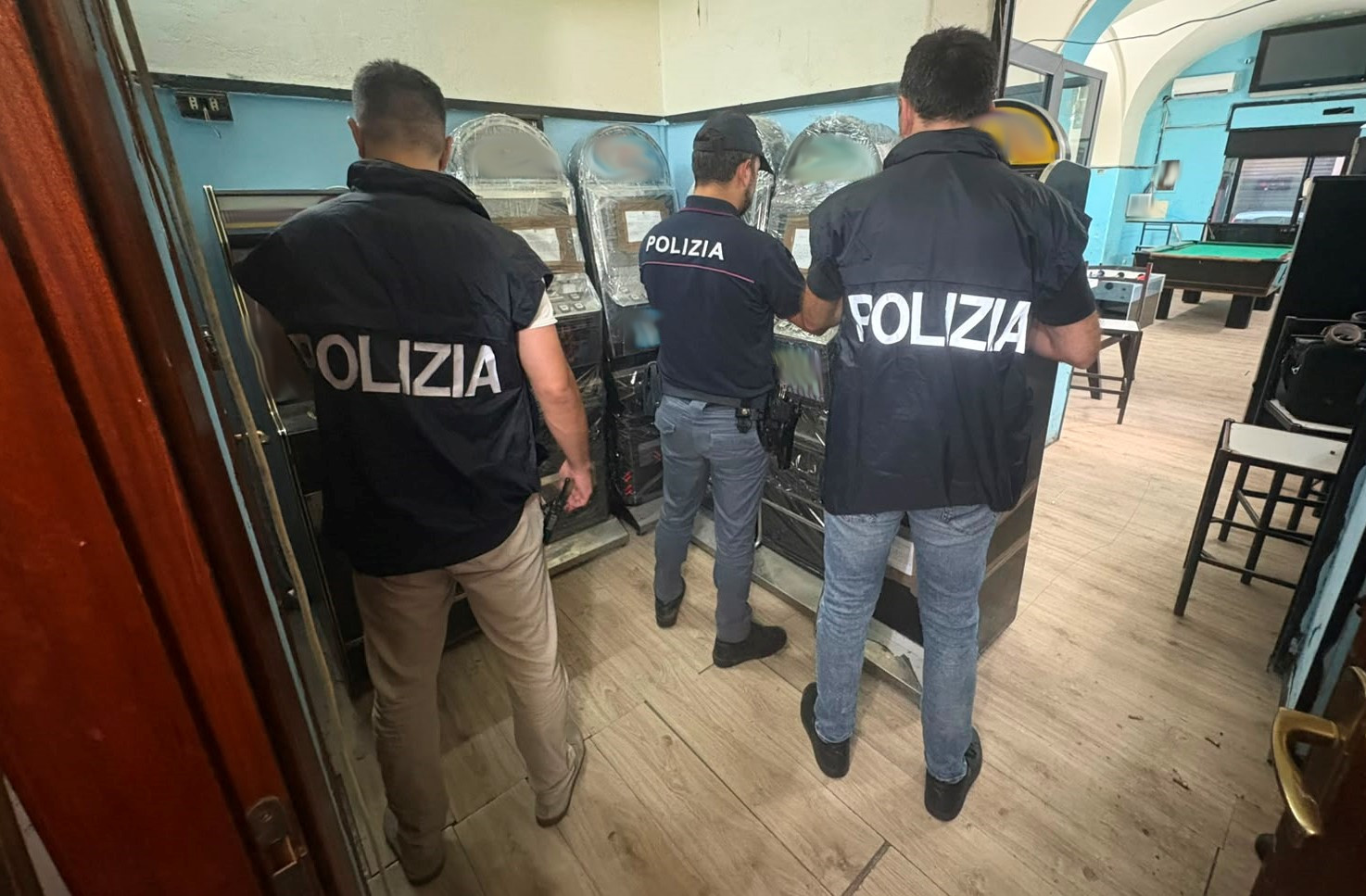 – CONTRASTO AL GIOCO ILLEGALE, SEQUESTRATI DALLA POLIZIA DI STATO 6 APPARECCHI DA GIOCO NON CONFORMI. SANZIONI PER OLTRE 300 MILA EURO Gioco illegale, sequestrati 6 apparecchi a Catania