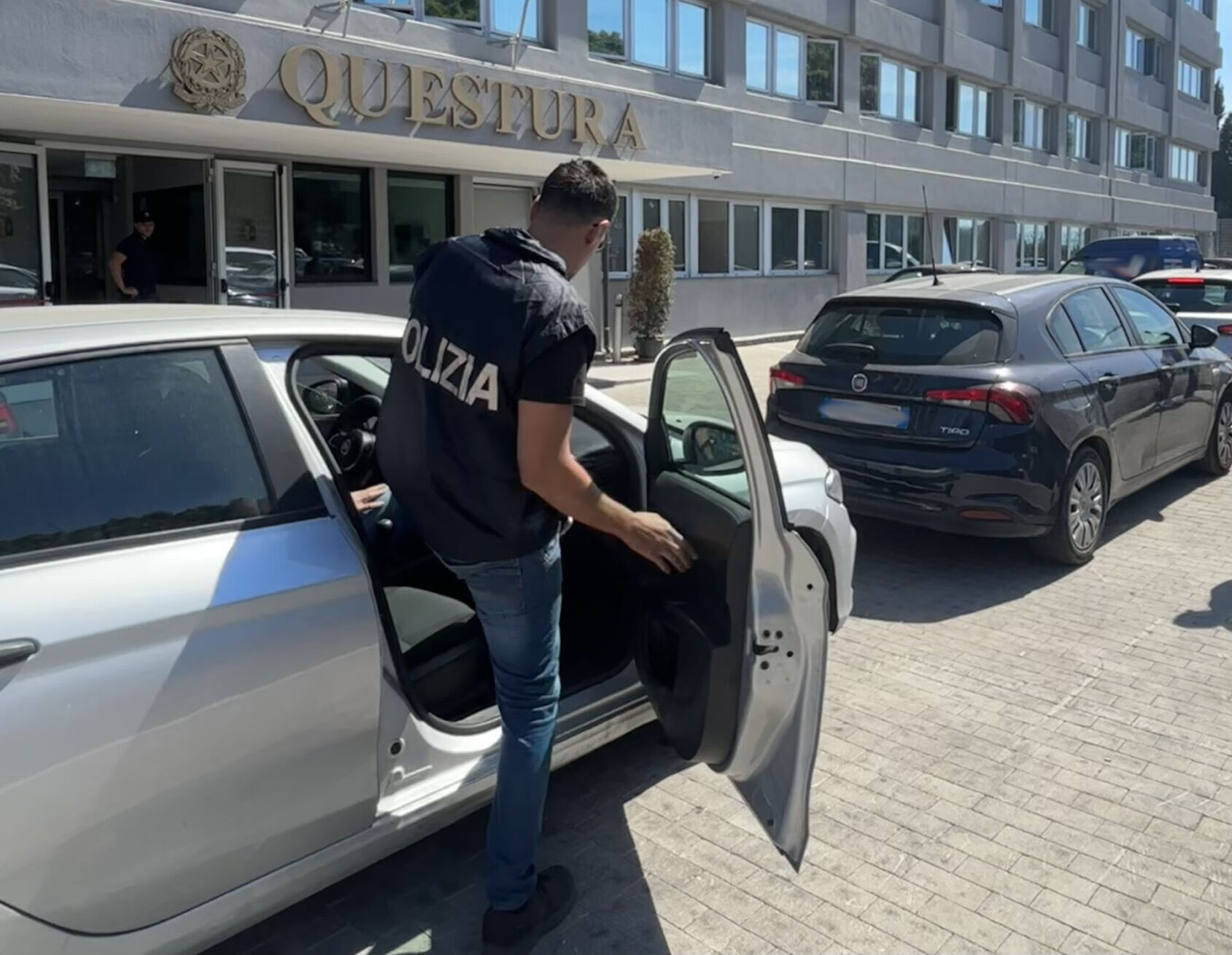 CONTRASTO ALLA CRIMINALITÀ GIOVANILE – VASTA OPERAZIONE DELLA POLIZIA DI STATO IN DIVERSE PROVINCE DEL TERRITORIO NAZIONALE Operazione Alto impatto a Catania: scoperto un arsenale