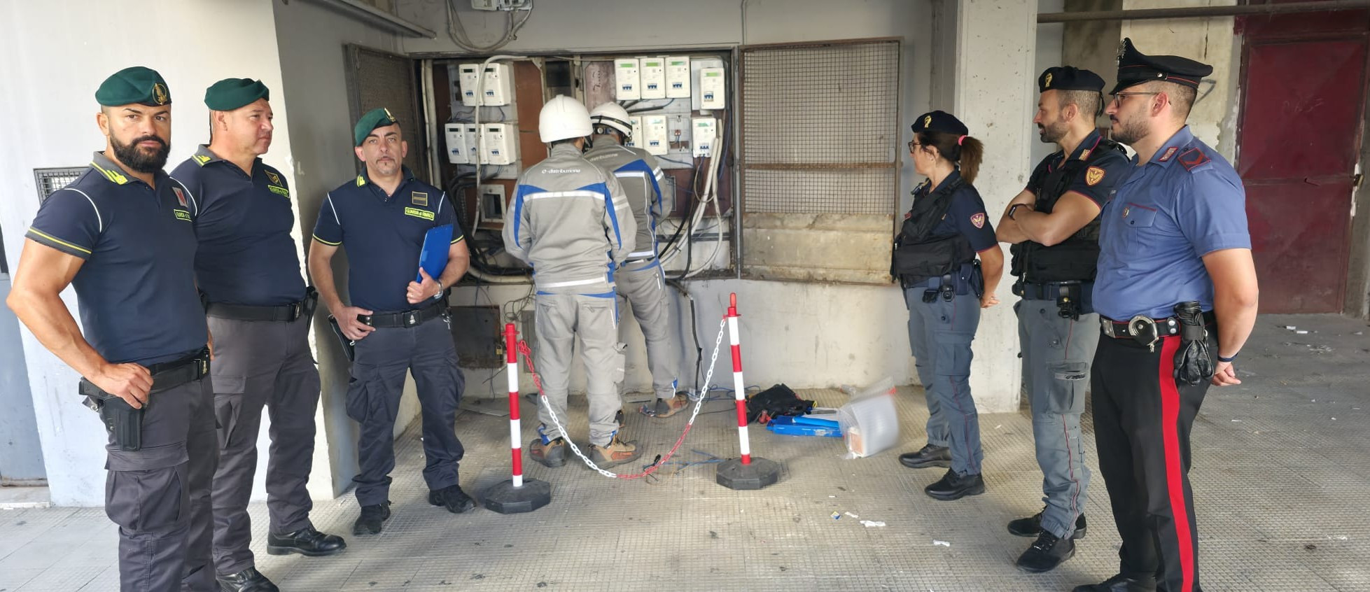 CONTROLLI INTERFORZE A LIBRINO PER CONTRASTARE I FURTI DI ENERGIA ELETTRICA 1 Librino, scoperti 35 allacci abusivi alla rete elettrica