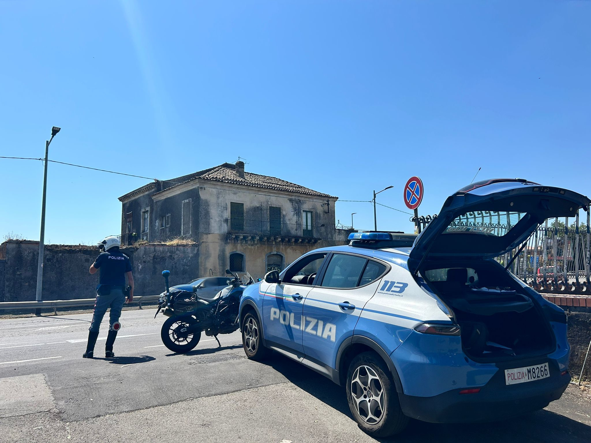 CONTROLLO STRAORDINARIO COORDINATO DALLA POLIZIA DI STATO NEI COMUNI DI ACI CATENA E ACI SANT’ANTONIO (2) Controlli ad Aci Catena e Aci Sant’Antonio: multe per 10 mila euro