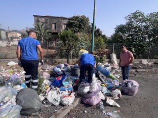 Controlli microdiscariche 2 Rifiuti abbandonati a Fiumefreddo, individuati tre trasgressori