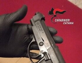 Biancavilla, sequestrata pistola modificata: arrestato un 42enne