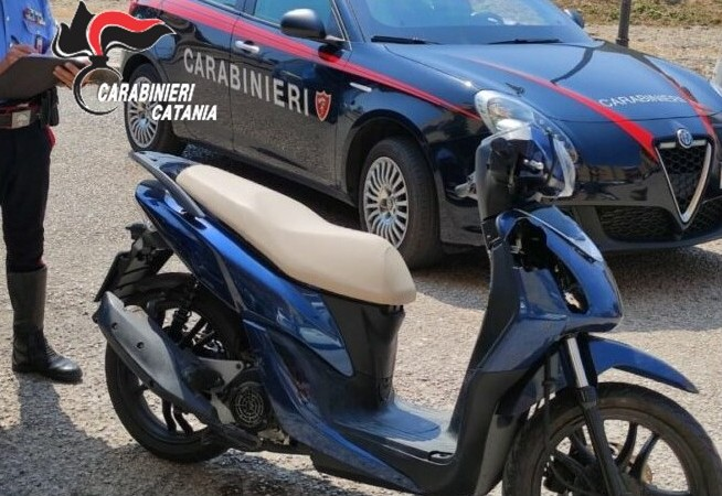 Catania, sorpreso con uno scooter rubato