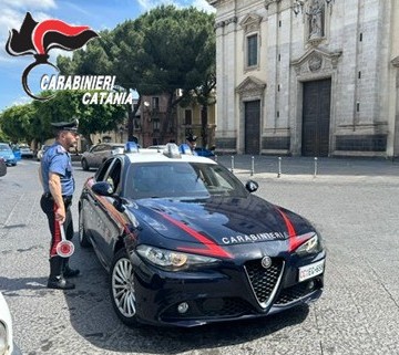Lite in strada, minaccia i Carabinieri