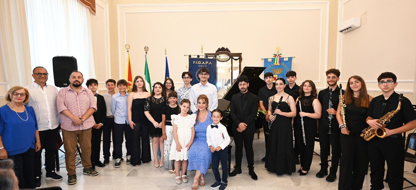 IMG_5372 Riposto celebra i giovani talenti del Maestro Marcimino
