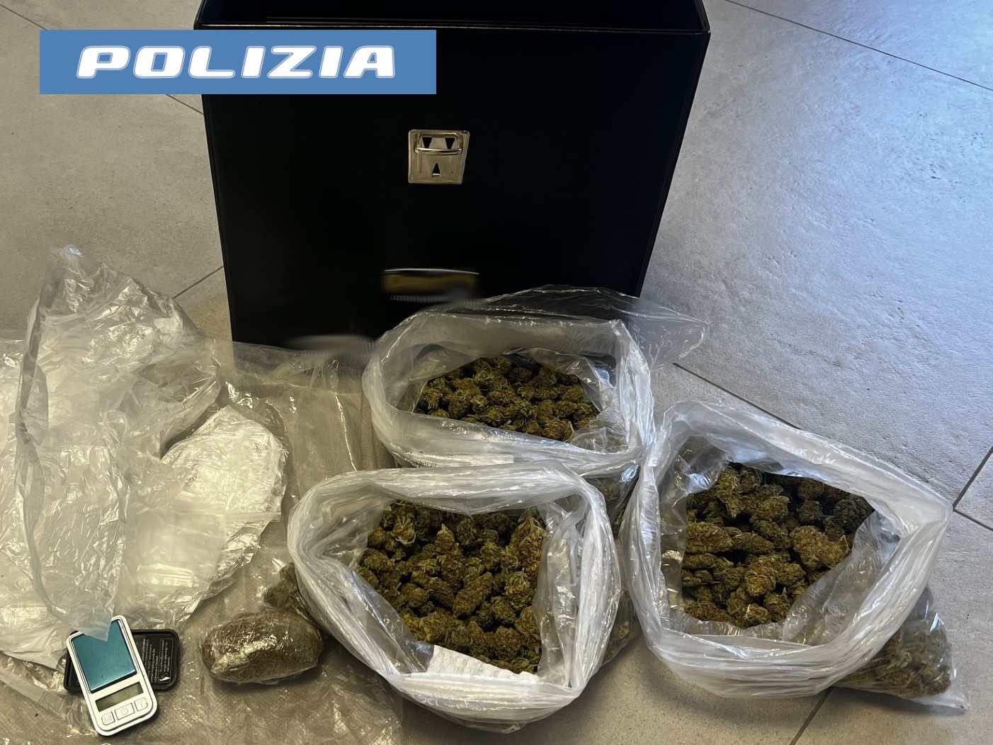 Droga nascosta in cameretta: arrestato un 15enne