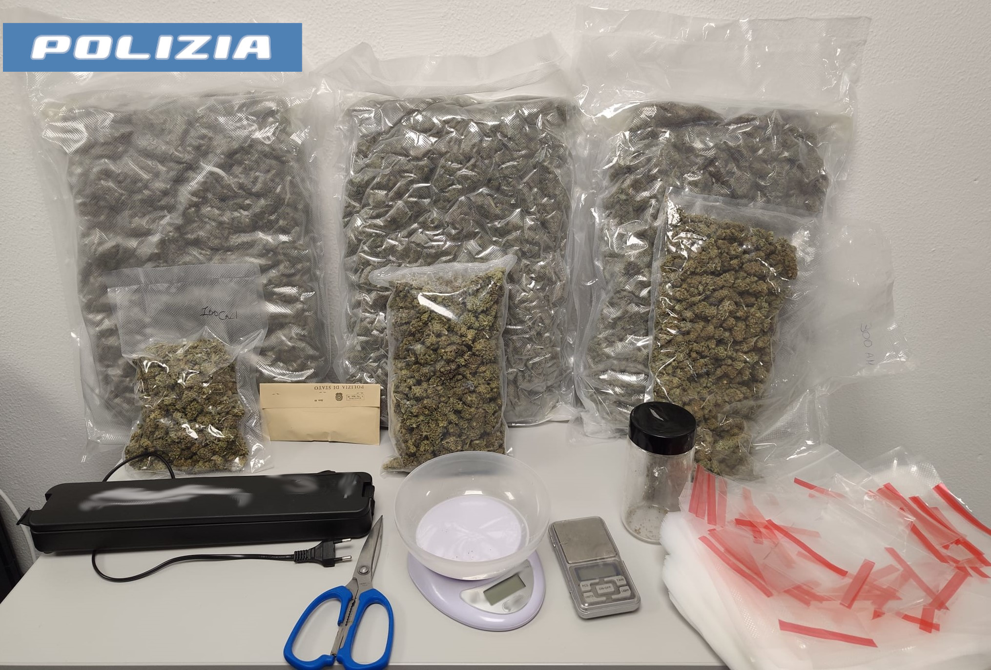 Droga nascosta nella lavatrice, arrestato 34enne
