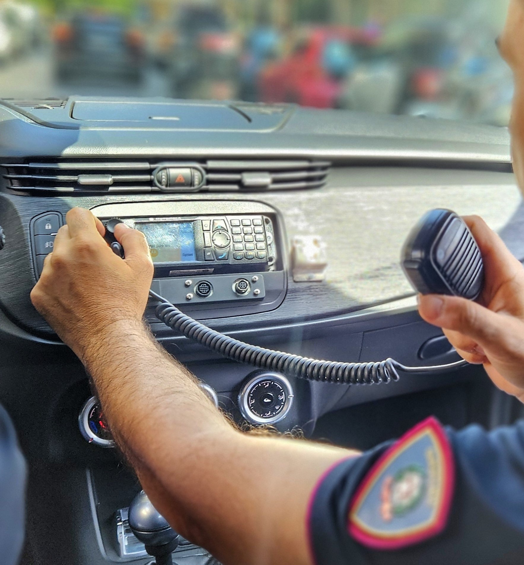 Aggredisce giovane e gli ruba il cellulare