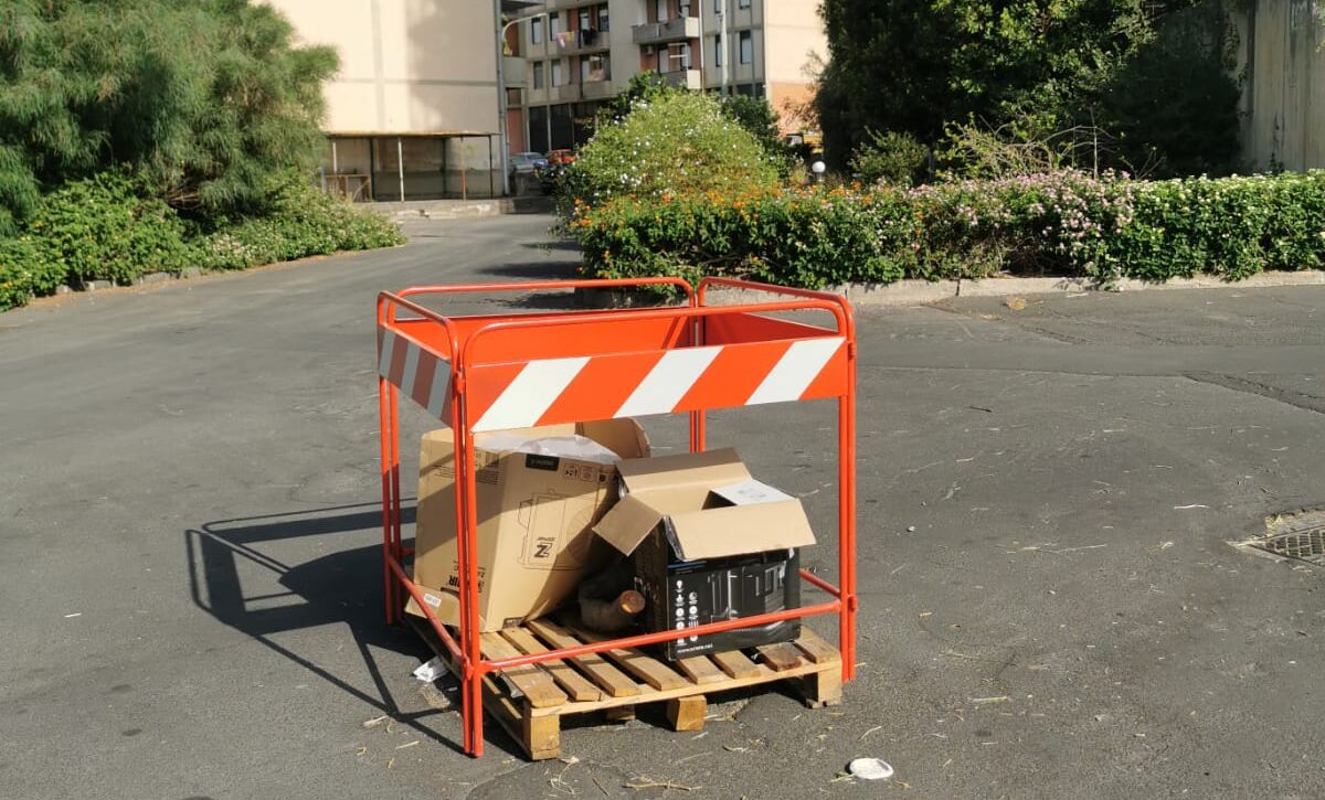 Tombino librino Librino, il tombino sparisce: resta la “fortezza”